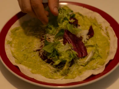 Ajoutez ensuite de la salade verte.