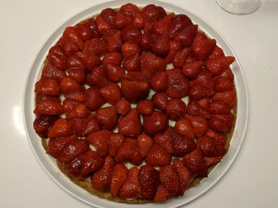 Faire le glaçage en suivant les instructions du sachet, et le disposer au pinceau sur les fruits.