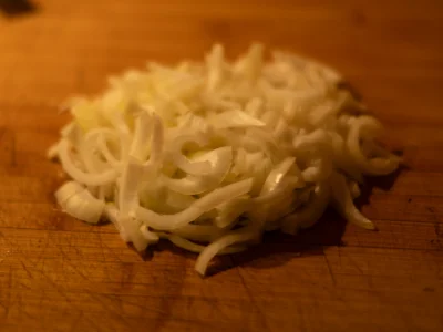 Ămincez finement les oignons.