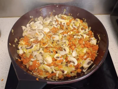 Ajouter les champignons dans la poêle.